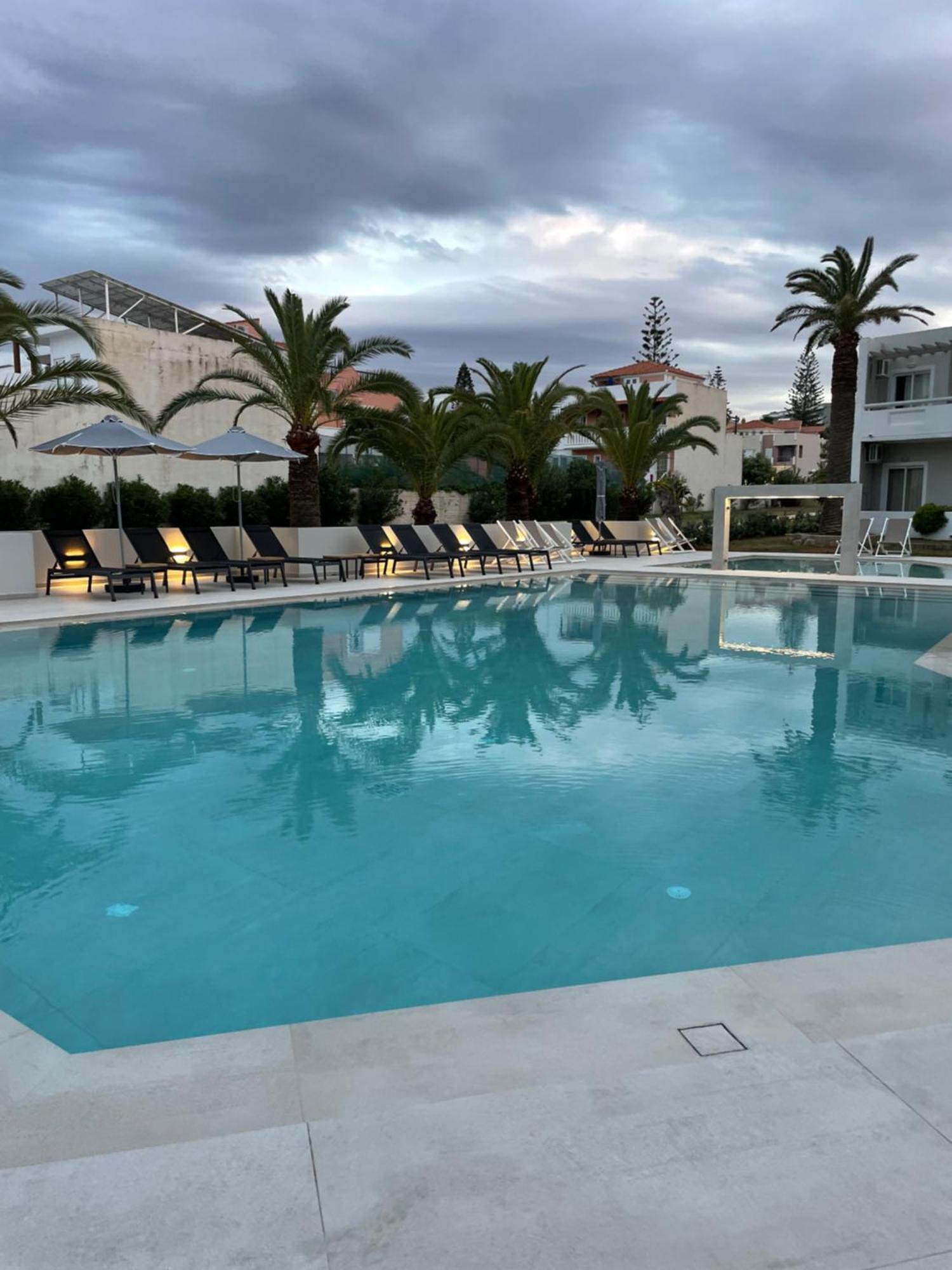 Ninemia Beach Hotel & Suites Agia Marina Exterior foto