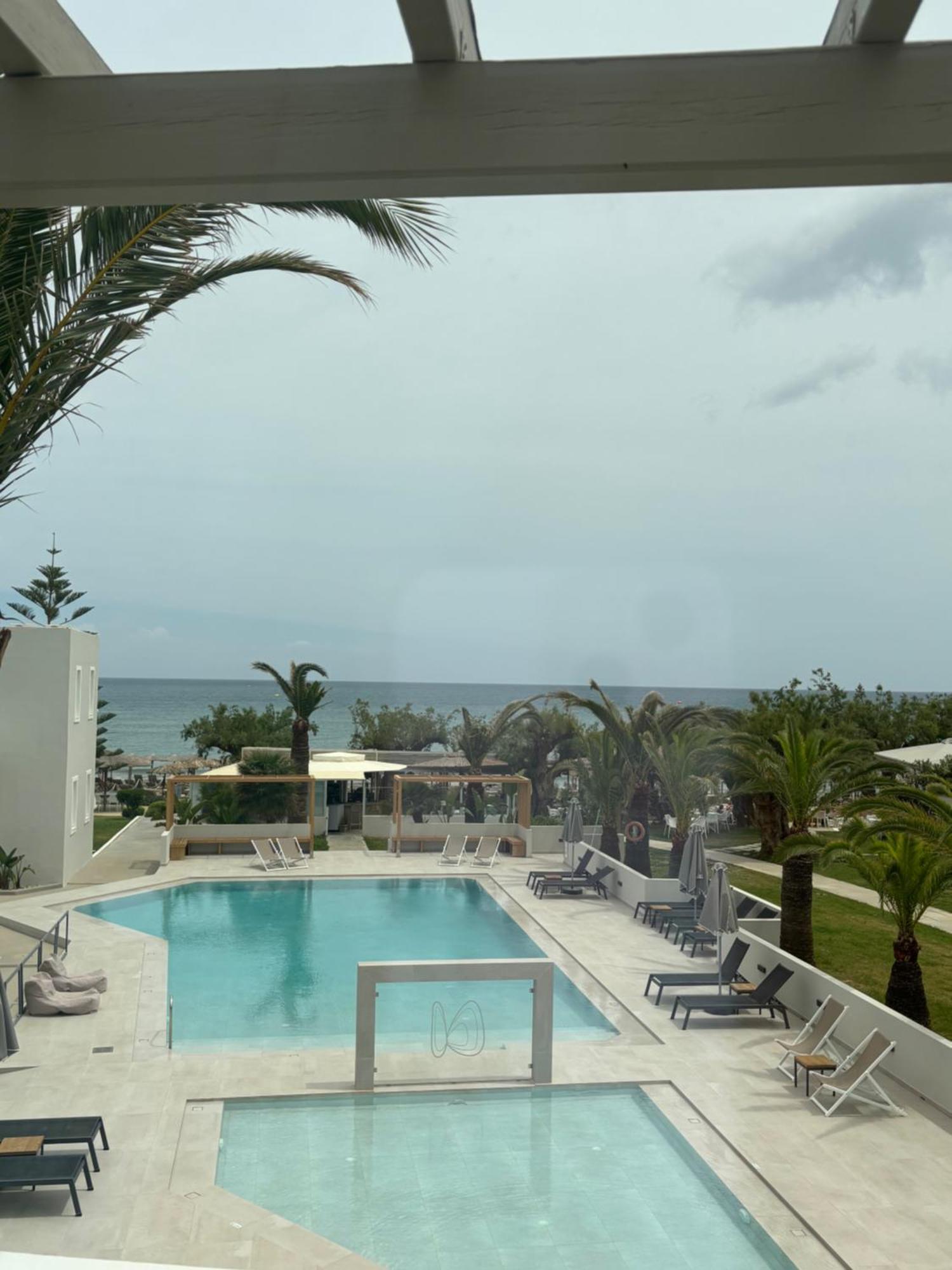 Ninemia Beach Hotel & Suites Agia Marina Exterior foto