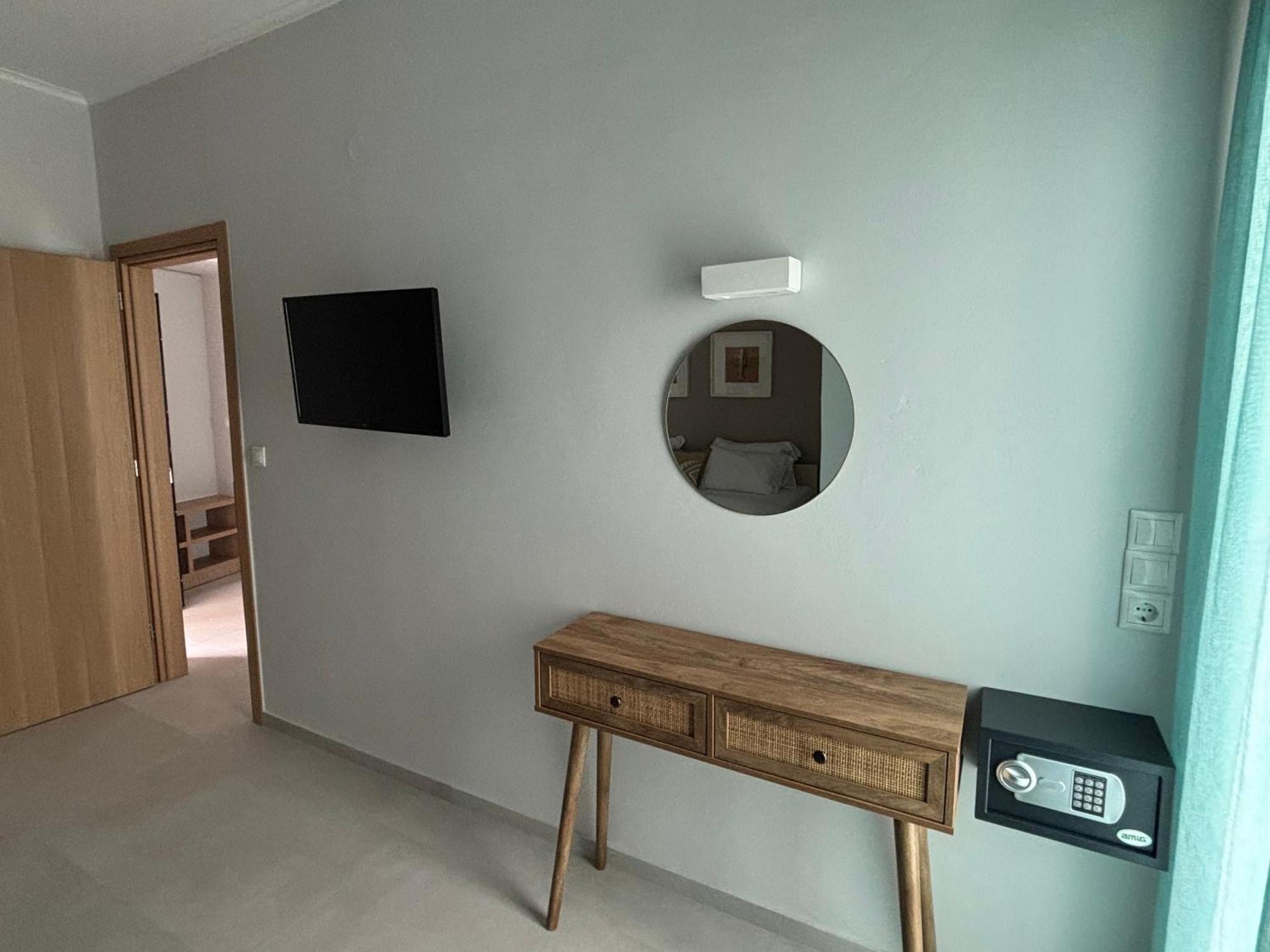 Ninemia Beach Hotel & Suites Agia Marina Exterior foto